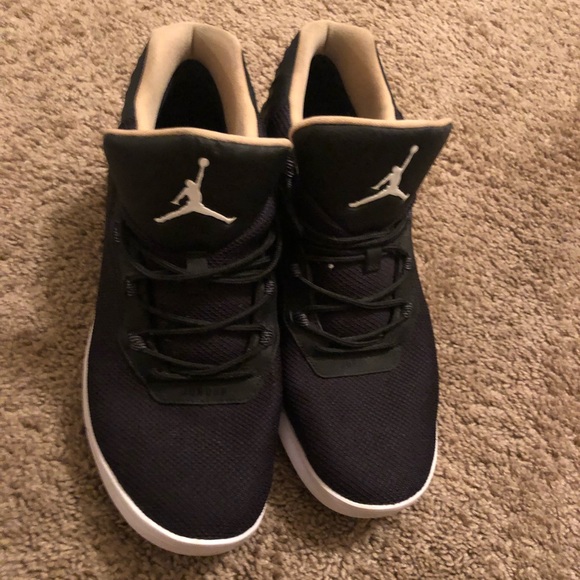 Jordan Tennis Shoes - Picture 2 of 3